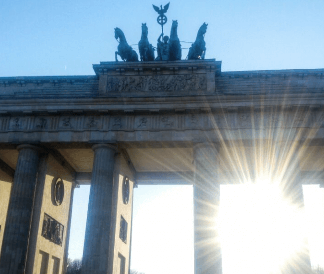 Das Bild zeigt das Brandenburger-Tor in Berlin bei der Reise von einfach-herumgurken.