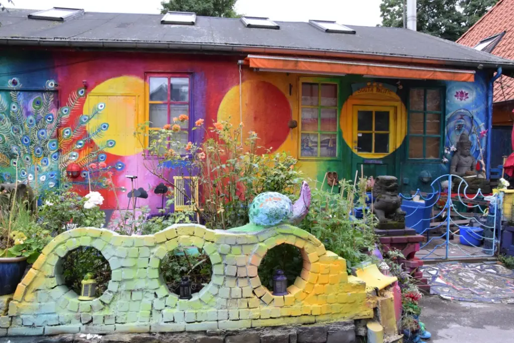 Ein Haus in der Freistadt Christiania in Kopenhagen, Dänemark.