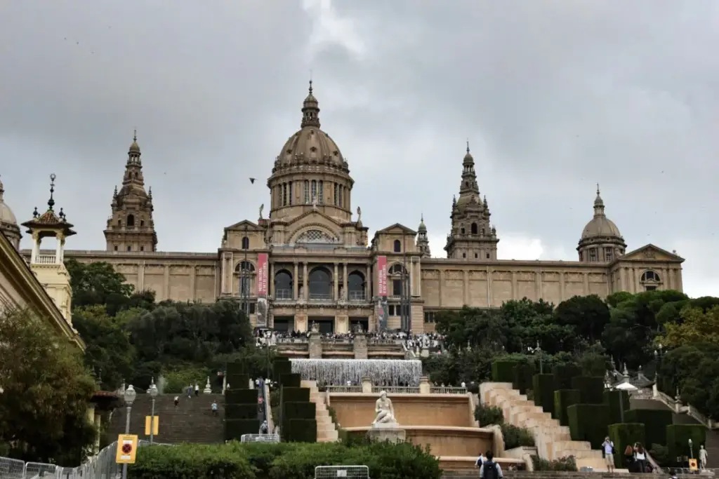 Das Bild zeigt das Nationalmuseum von Barcelona.
