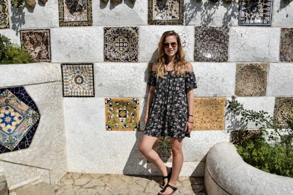 Laura von einfach-herumgurken im Park Gülle in Barcelona.