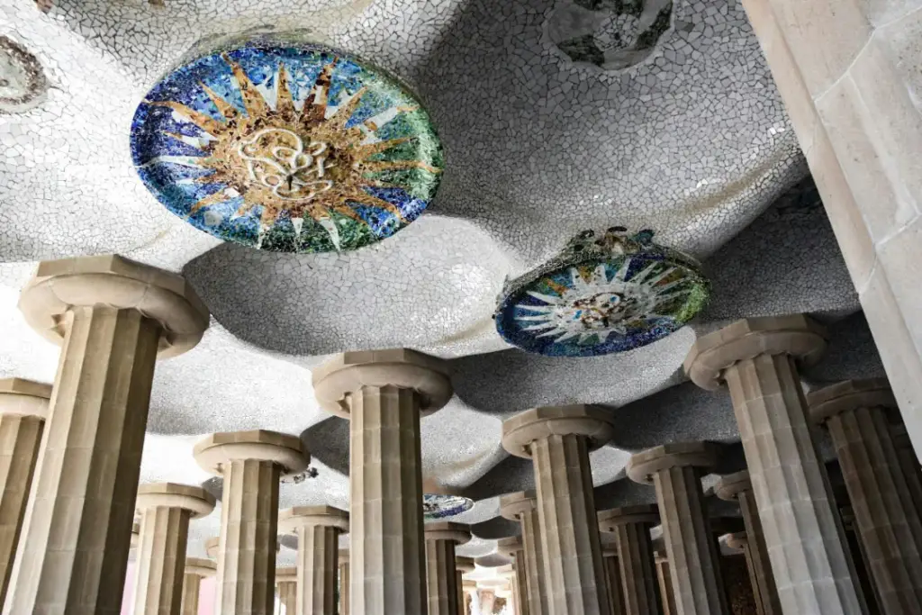 Ein Gebäude im Park Gülle in Barcelona.