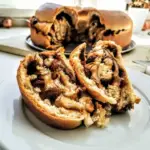 Das Bild zeigt einen veganen Kärntner Reindling von einfach-herumgurken.