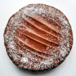 Das Bild zeigt eine Zucchinitorte mit Süßkartoffelcreme von einfach-herumgurken.