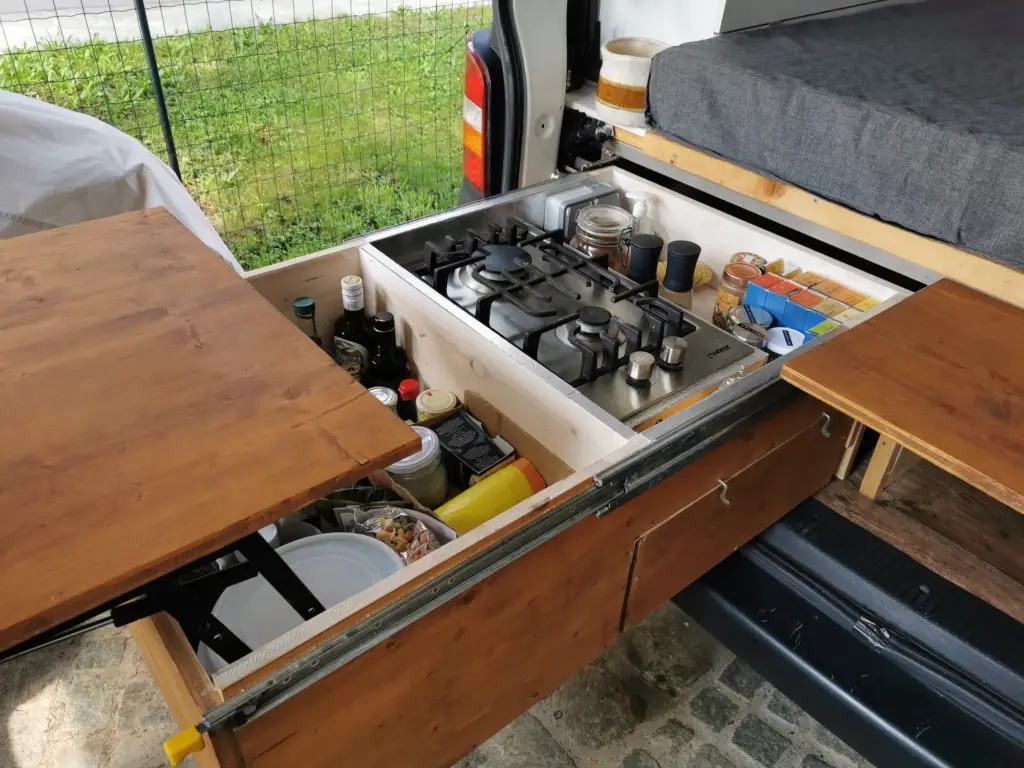 Die Küchen in unserem selbstabgebauten Van.