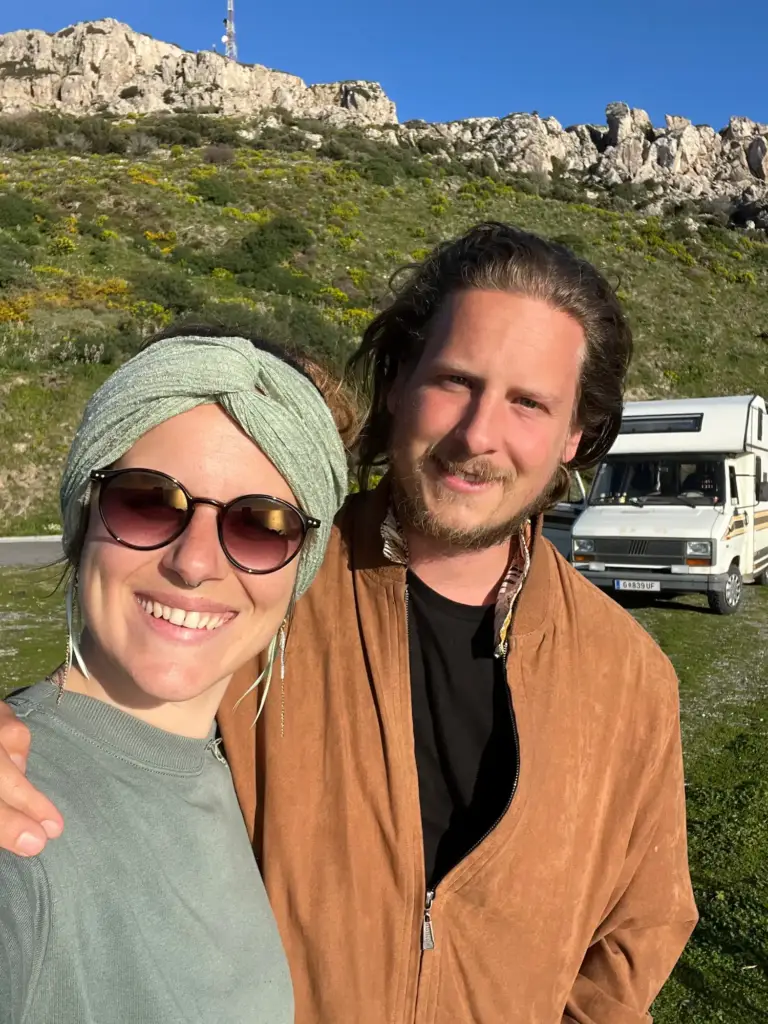 Laura und Michi von einfach-herumgurken mit ihrem Wohnmobil Gerti in Griechenland.